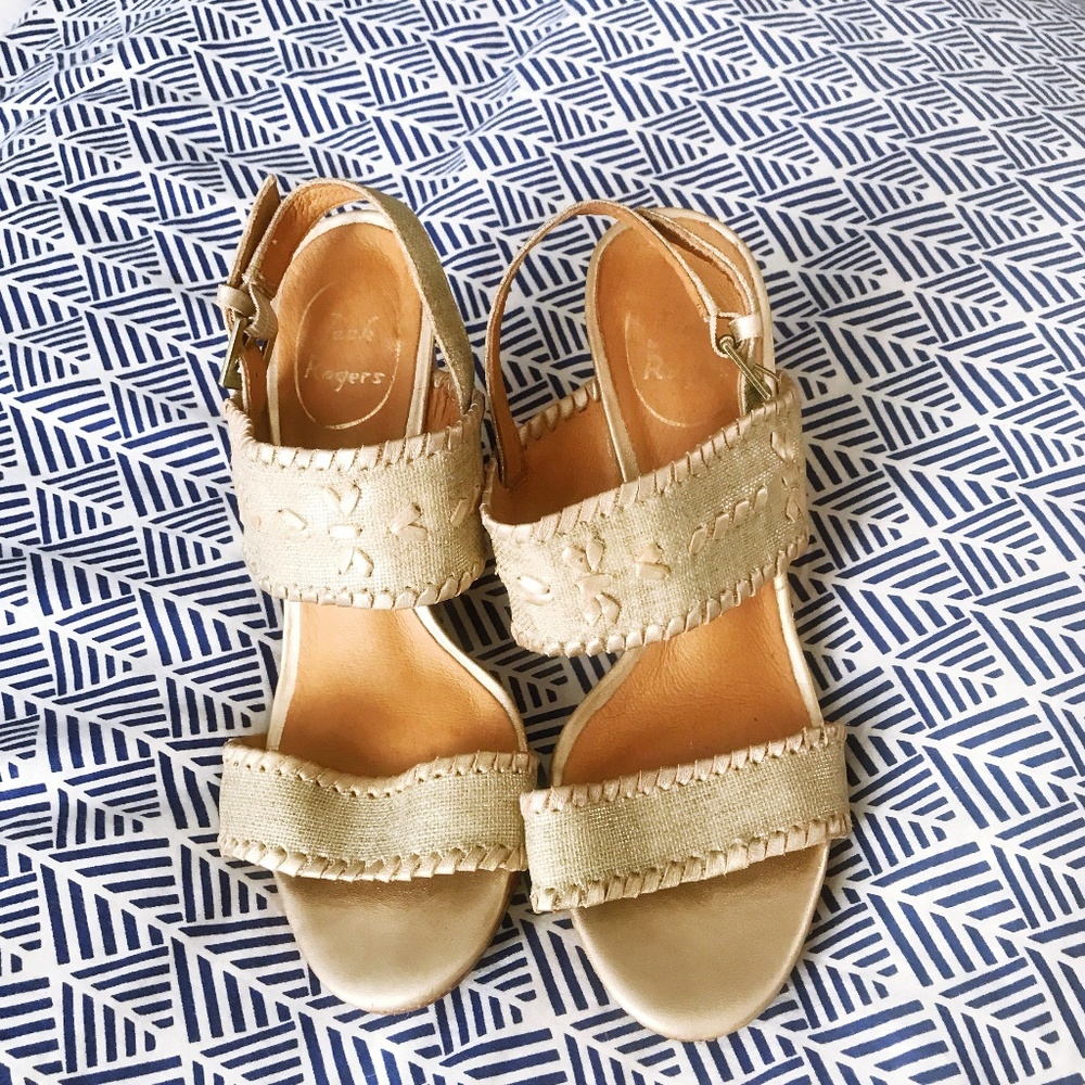 Excellent Condition Jack Rogers Wedges Size 7 Gold